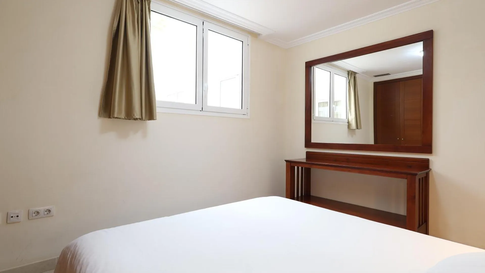 אדחה Apartamento Privado La Pinta Beach - Hotel Club Atlantis 0*,  ספרד